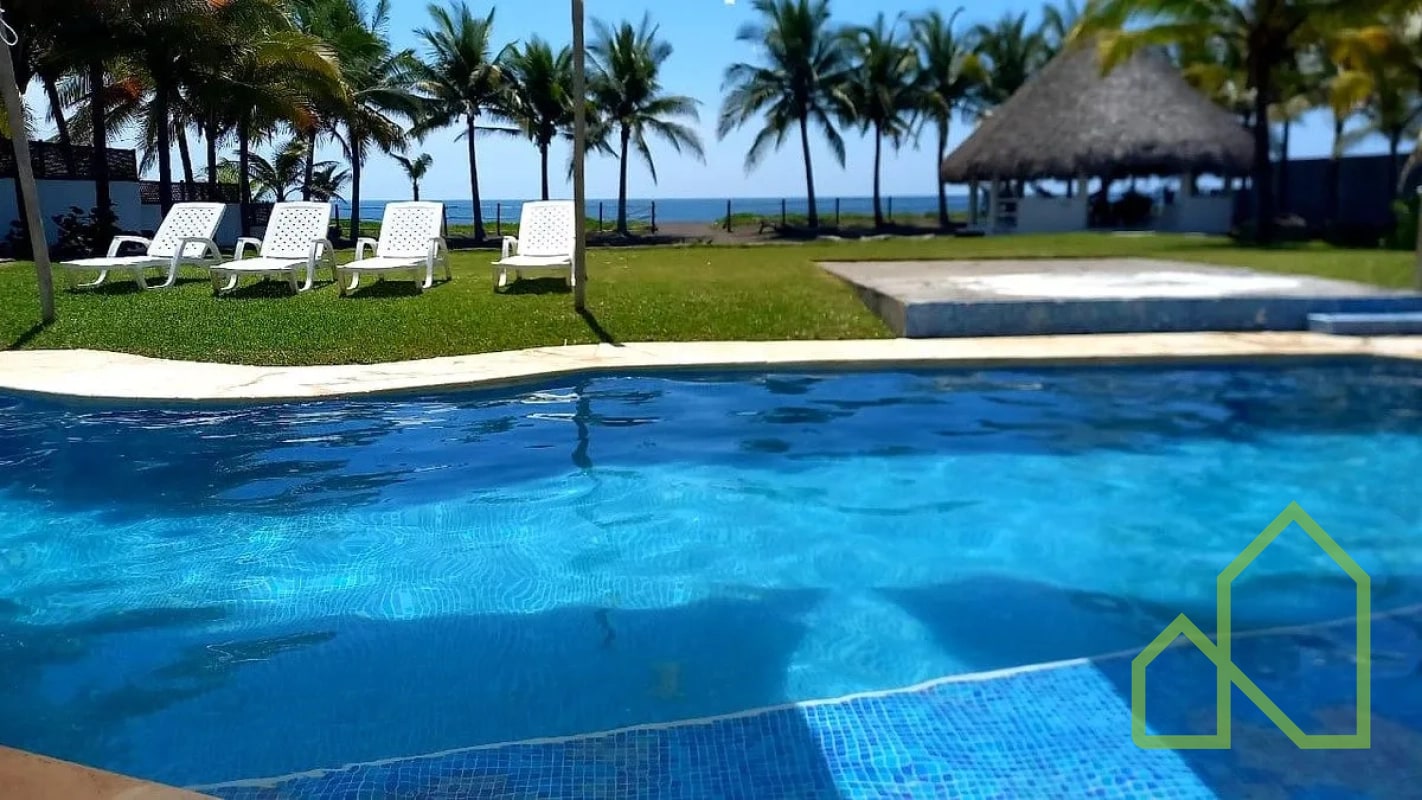 Casa de Playa en Venta en La Curvina, Monterrico - 1