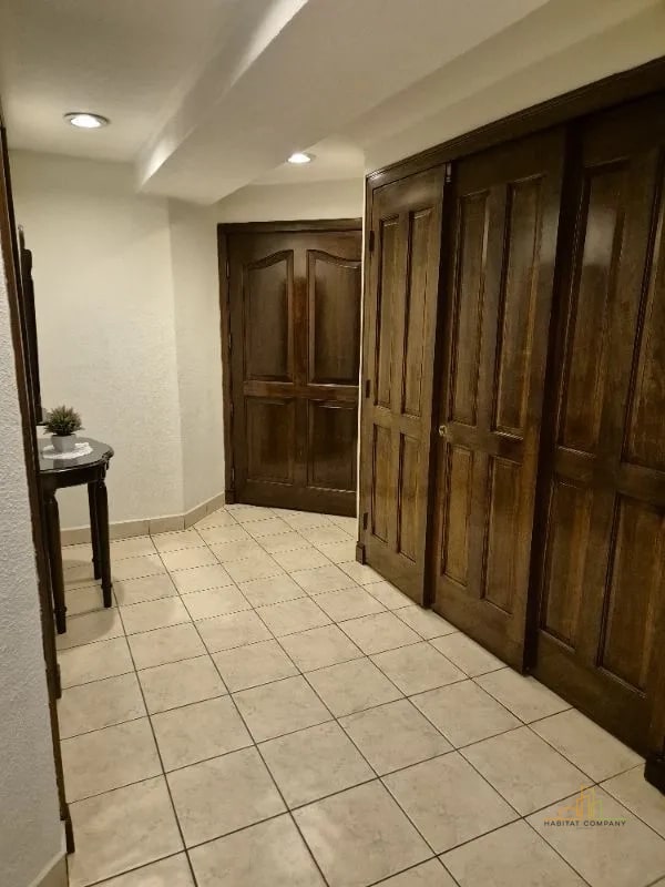APARTAMENTO AMUEBLADO EN RENTA ZONA 14- CERCANO A LA AVENIDA A LAS AMERICAS- 2dorm/1 parqueo - 1