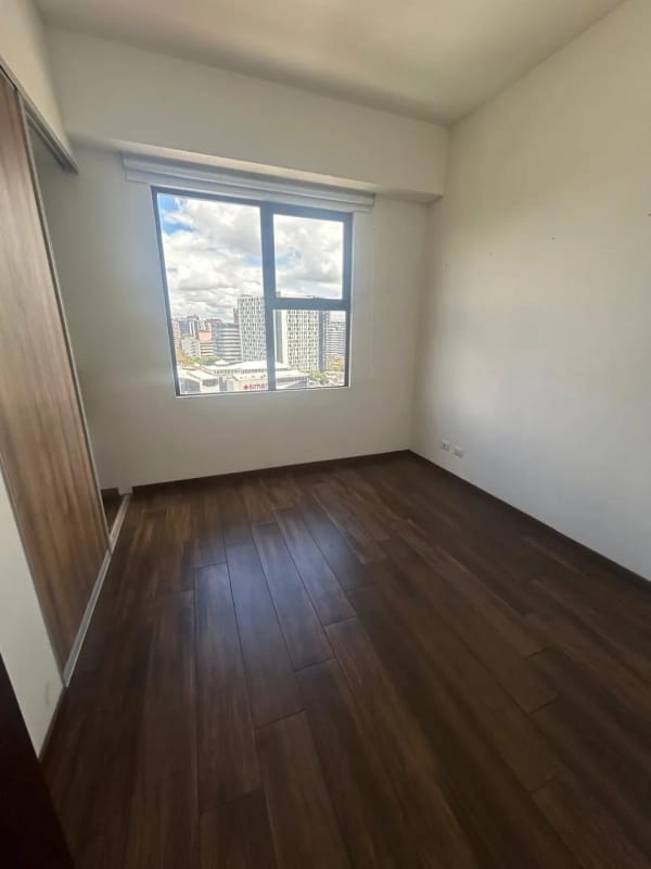 Se Vende Apto. en Zona 10. Excelente Ubicación. — Apartamento en Venta en Zona 10, Guatemala, Ciudad — foto 5 de 16