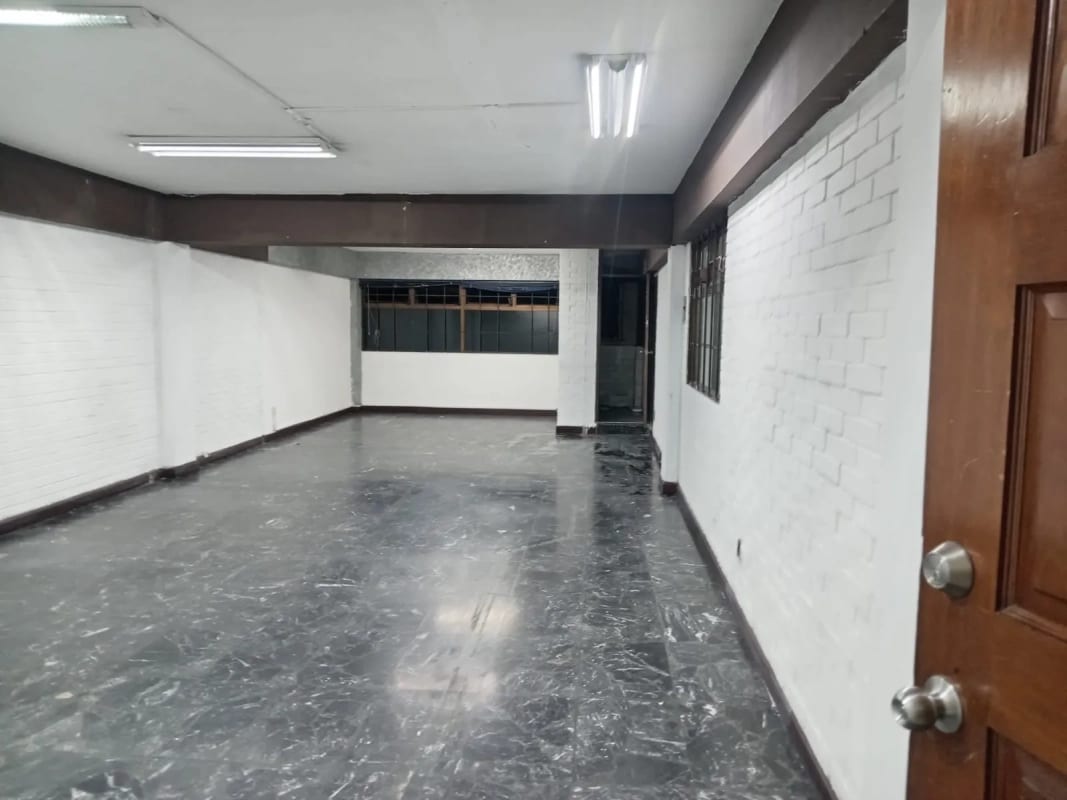 Oficina en Zona 10 — Oficina en Alquiler en Zona 10, Guatemala, Ciudad — foto 1 de 2