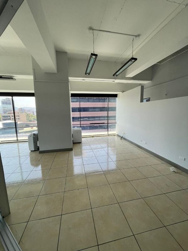 Oficina en Venta - Edificio Design Center - Zona 10 — Oficina en Venta en Design Center, Zona 10, Guatemala, Ciudad — foto 3 de 12