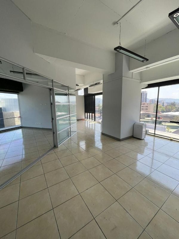 Oficina en Venta - Edificio Design Center - Zona 10 — Oficina en Venta en Design Center, Zona 10, Guatemala, Ciudad — foto 4 de 12