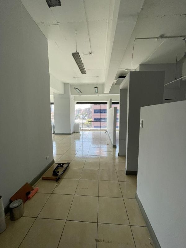 Oficina en Venta - Edificio Design Center - Zona 10 — Oficina en Venta en Design Center, Zona 10, Guatemala, Ciudad — foto 7 de 12