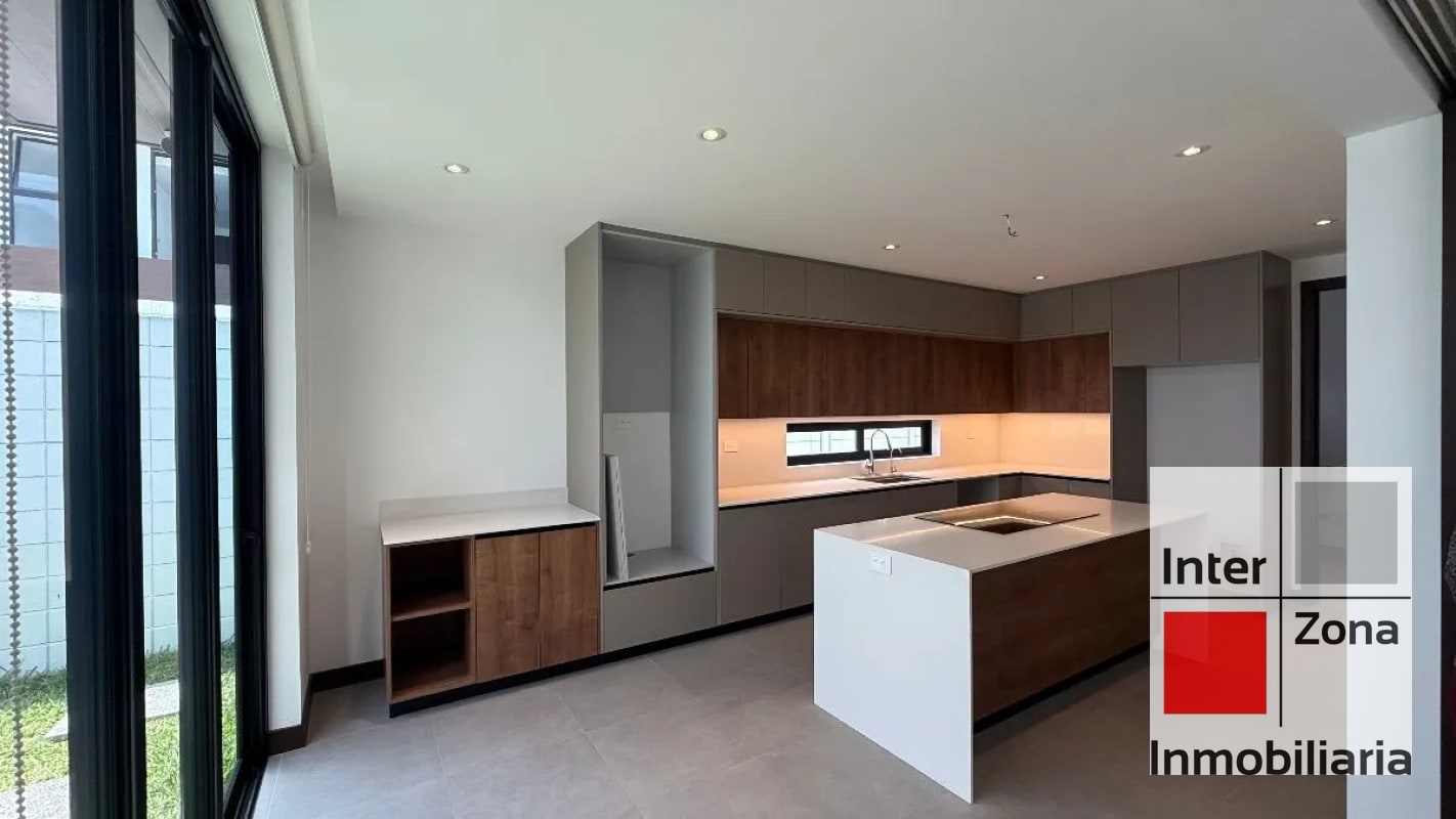 Casa en renta en Zona 10 - 10