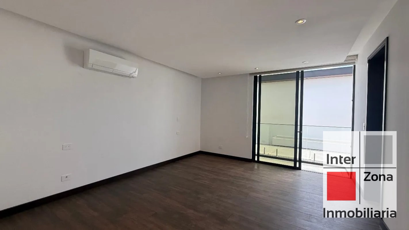 Casa en renta en Zona 10 - 2