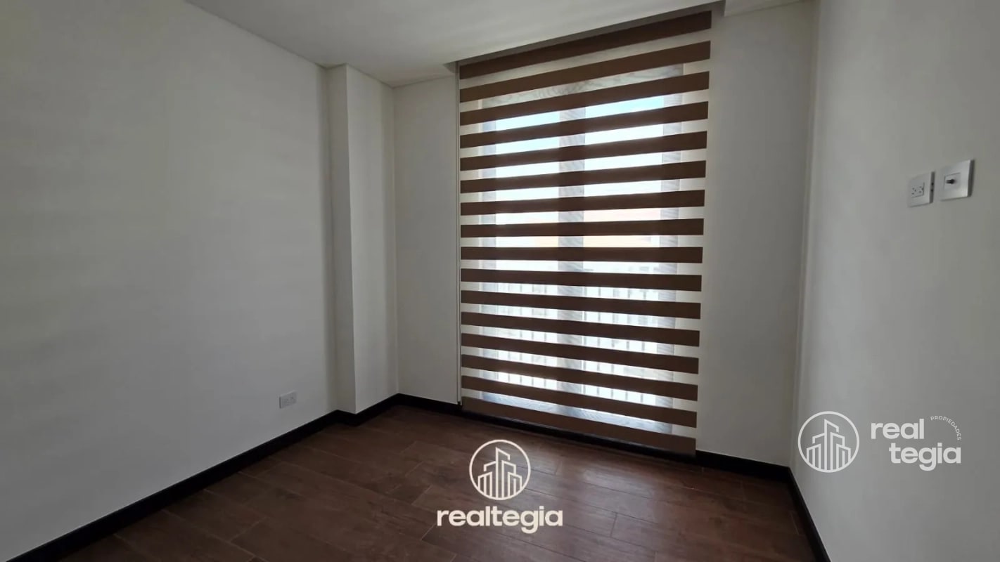 APARTAMENTO EN LIRIOS DE CAYALÁ ZONA 16 - 4