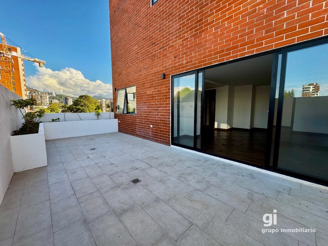Apartamento con la comodidad de una casa en venta en zona 15 - 15