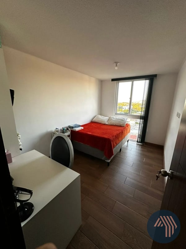 ALQUILER DE AMPLIO PENTHOUSE - ROQUE, ZONA 02 - 14