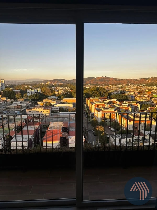 ALQUILER DE AMPLIO PENTHOUSE - ROQUE, ZONA 02 - 12