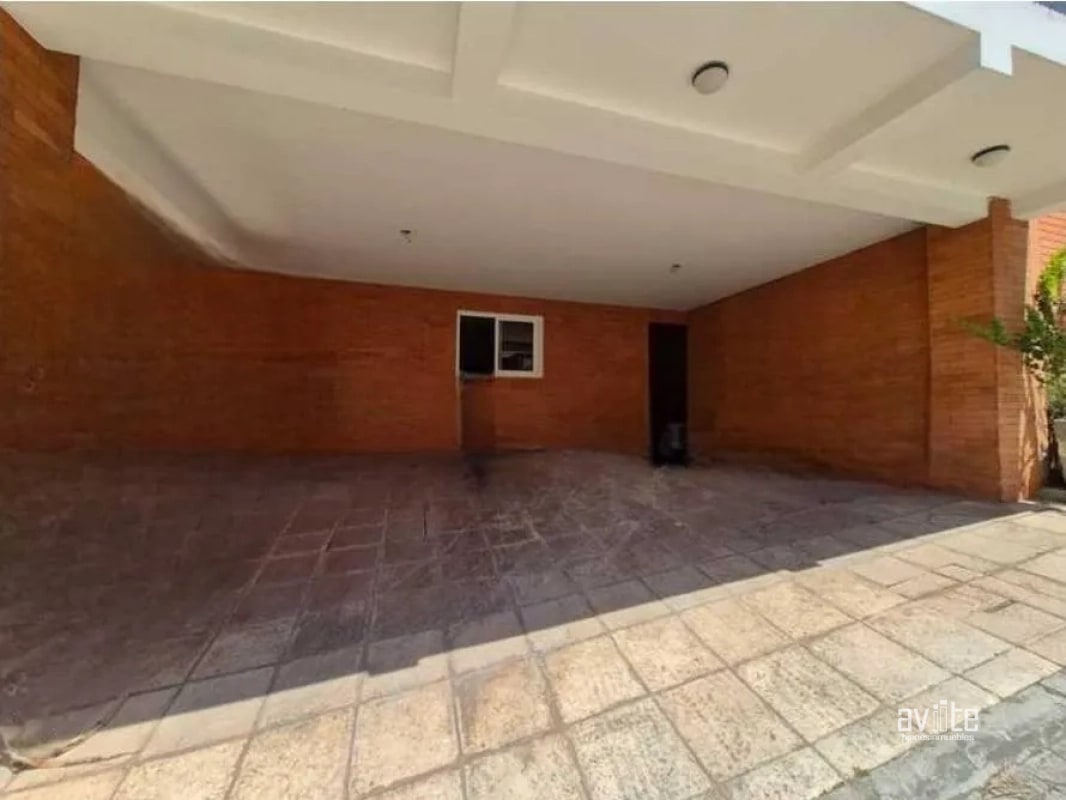 Casa dentro de Condominio, cerca de Cayala y URL   Q3,700,000 más impuestos - 14