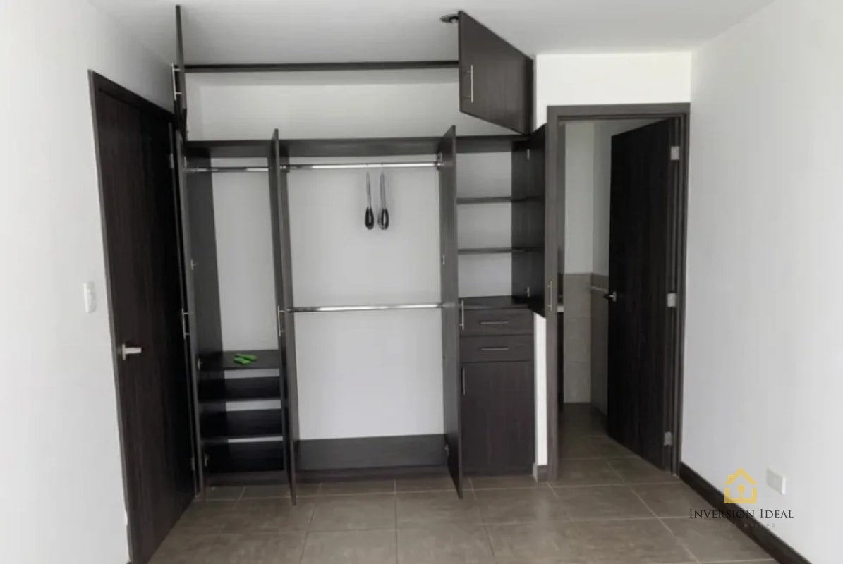 Rento Apartamento Q5,700. 1 HAB. EN EDIFICIO 3-85 CON BALCÓN Y GYM ZONA 15 - 10