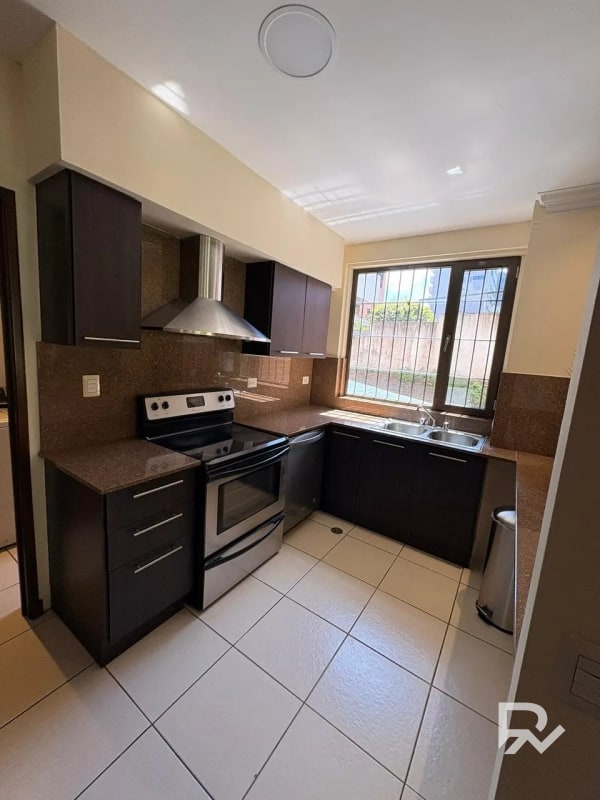 Alquiler o venta de apartamento en Edificio Plenum zona 14 - 8