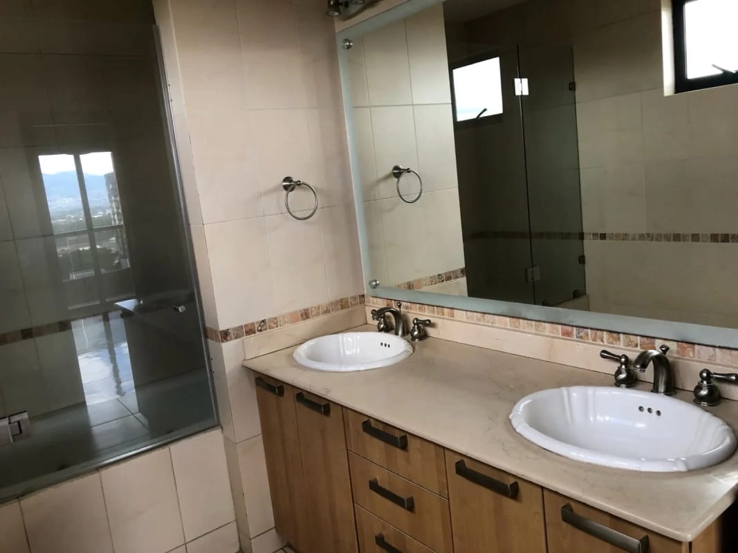 Vendo depto en zona 14, excelente ubicación! — Apartamento en Venta en Zona 14, Guatemala, Ciudad — foto 4 de 7