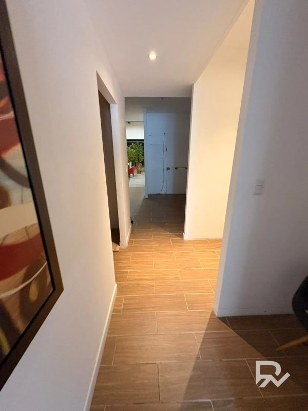 Alquilo local comercial en zona 9 - 1