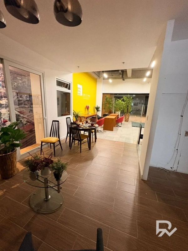 Alquilo local comercial en zona 9 - 3