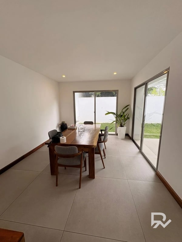 Casa en venta en San José Pinula con diseño Moderno - 15
