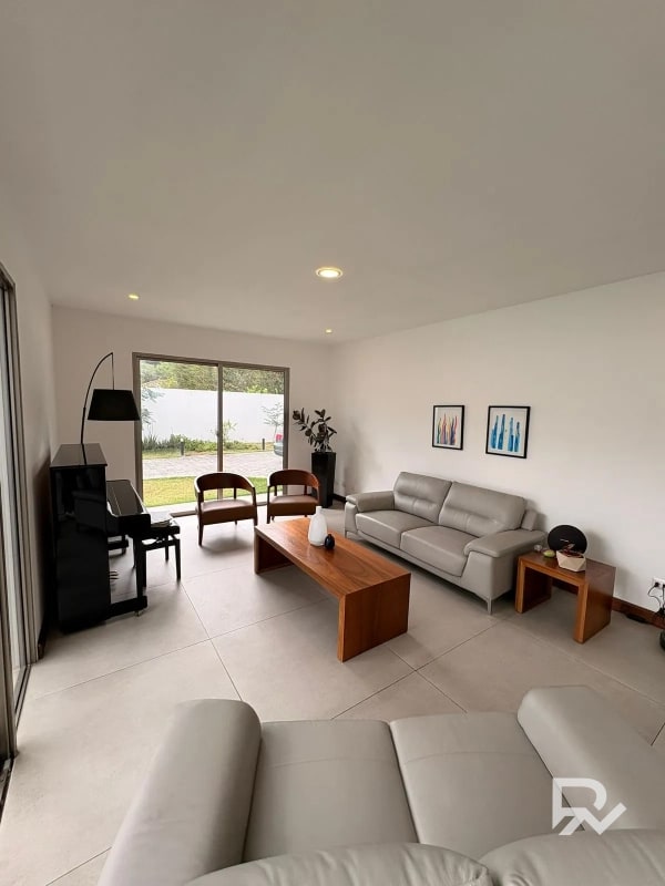 Casa en venta en San José Pinula con diseño Moderno - 13