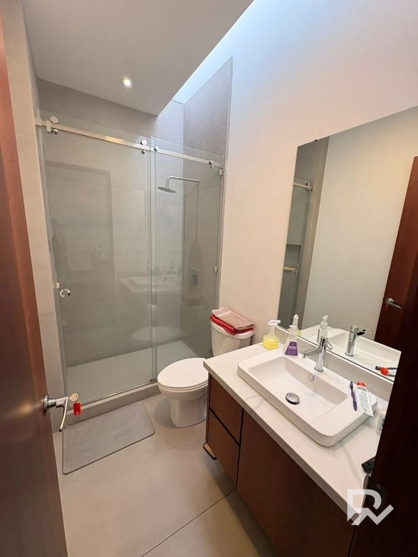 Casa en venta en San José Pinula con diseño Moderno - 8