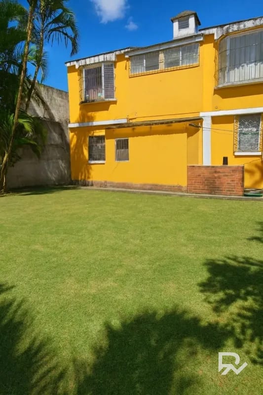 Vendo casa de 2 niveles en Colonia Lourdes zona 16 para Remodelar — Casa en Venta en Zona 16, Guatemala, Ciudad — foto 1 de 7