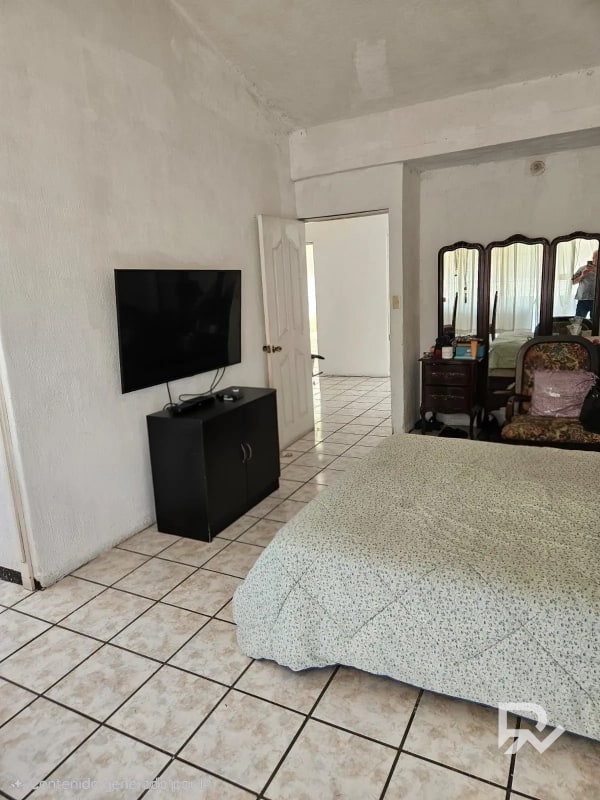 Vendo casa de 2 niveles en Colonia Lourdes zona 16 para Remodelar - 3