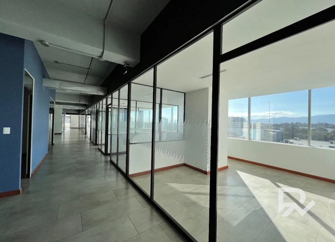 Alquiler de oficina de 524.60 mts tabicada zona 9 Reforma - 8