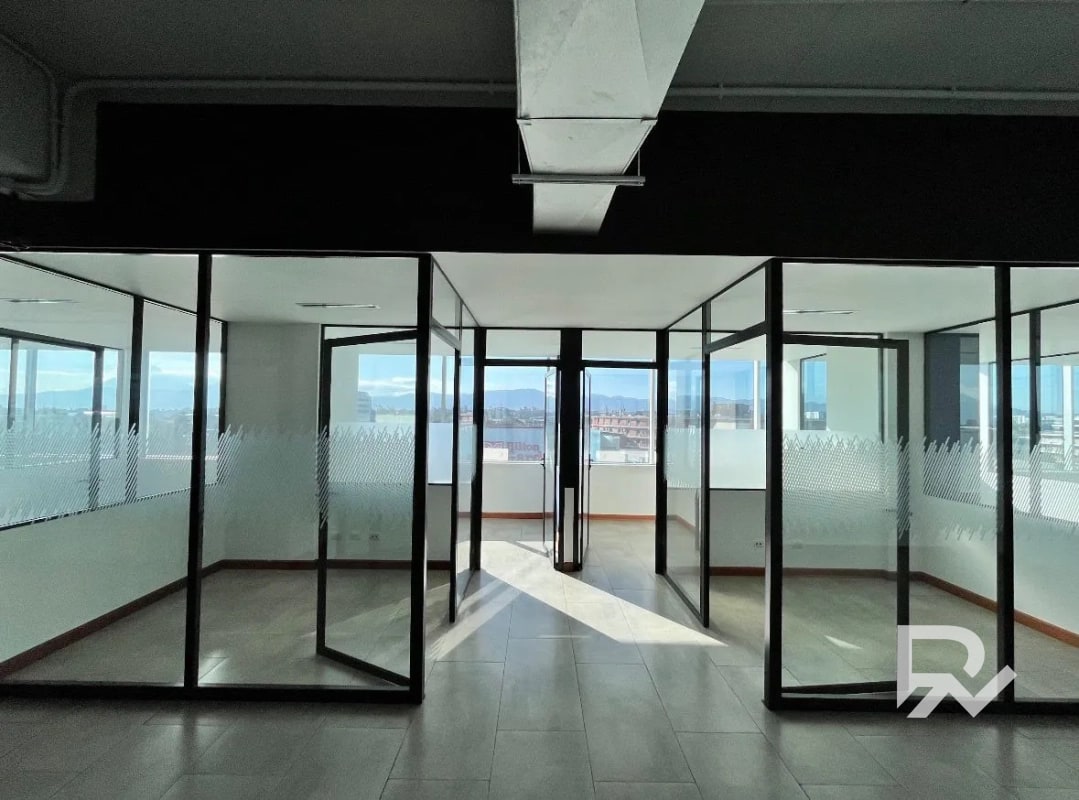 Alquiler de oficina de 524.60 mts tabicada zona 9 Reforma - 7