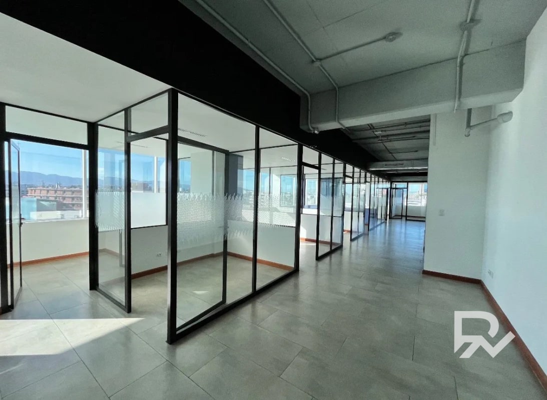Alquiler de oficina de 524.60 mts tabicada zona 9 Reforma - 6