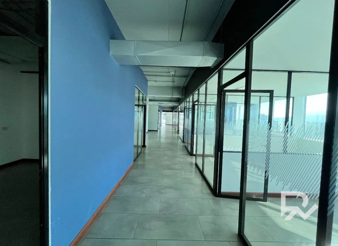 Alquiler de oficina de 524.60 mts tabicada zona 9 Reforma - 5