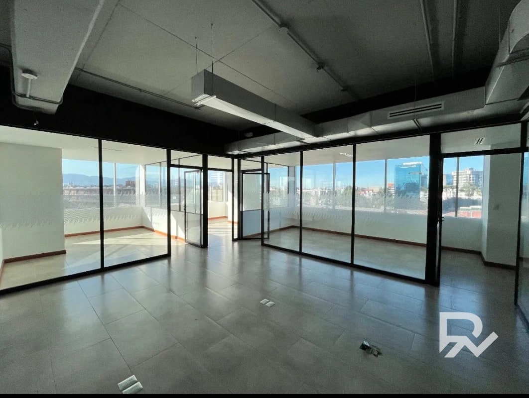 Alquiler de oficina de 524.60 mts tabicada zona 9 Reforma - 2
