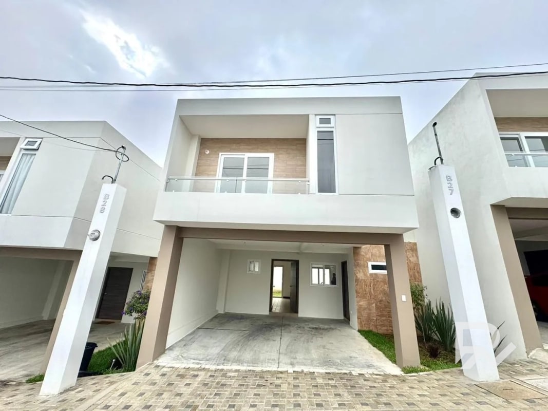 Linda casa en venta para estrenar en Bosques de Santa Elena. - 1