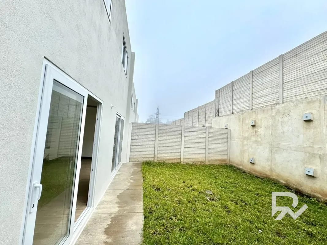 Linda casa en venta para estrenar en Bosques de Santa Elena. — Casa en Venta en Carretera a El Salvador, Guatemala, Ciudad — foto 8 de 13