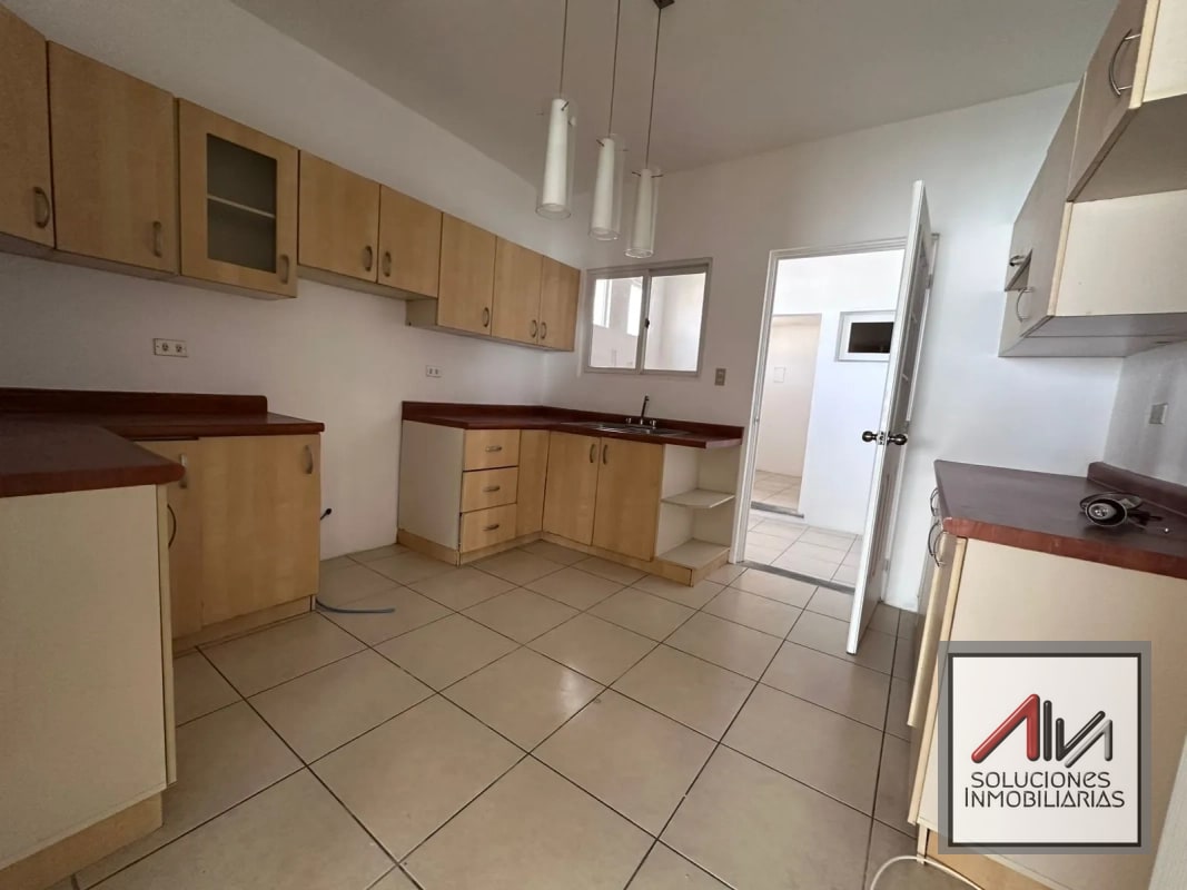 CASA EN VENTA SANTA CATARINA PINULA, LOS CEREZOS KM 18.5 CARRETERA A EL SALVADOR - 12