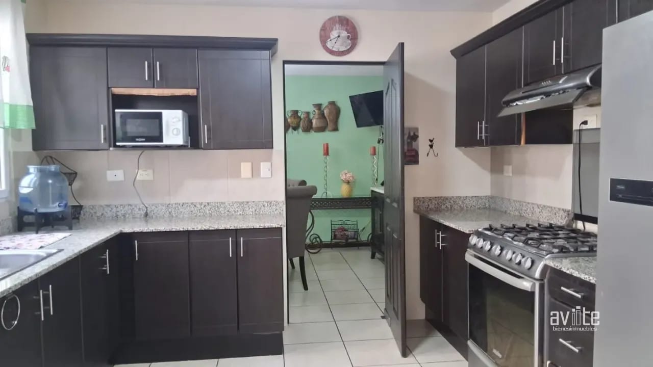Condado Naranjo, casa totalmente equipada, dentro de Alameda Norte Q13,500 — Casa en Alquiler en Condado Naranjo, Zona 4 Mixco, Guatemala, Ciudad — foto 4 de 11