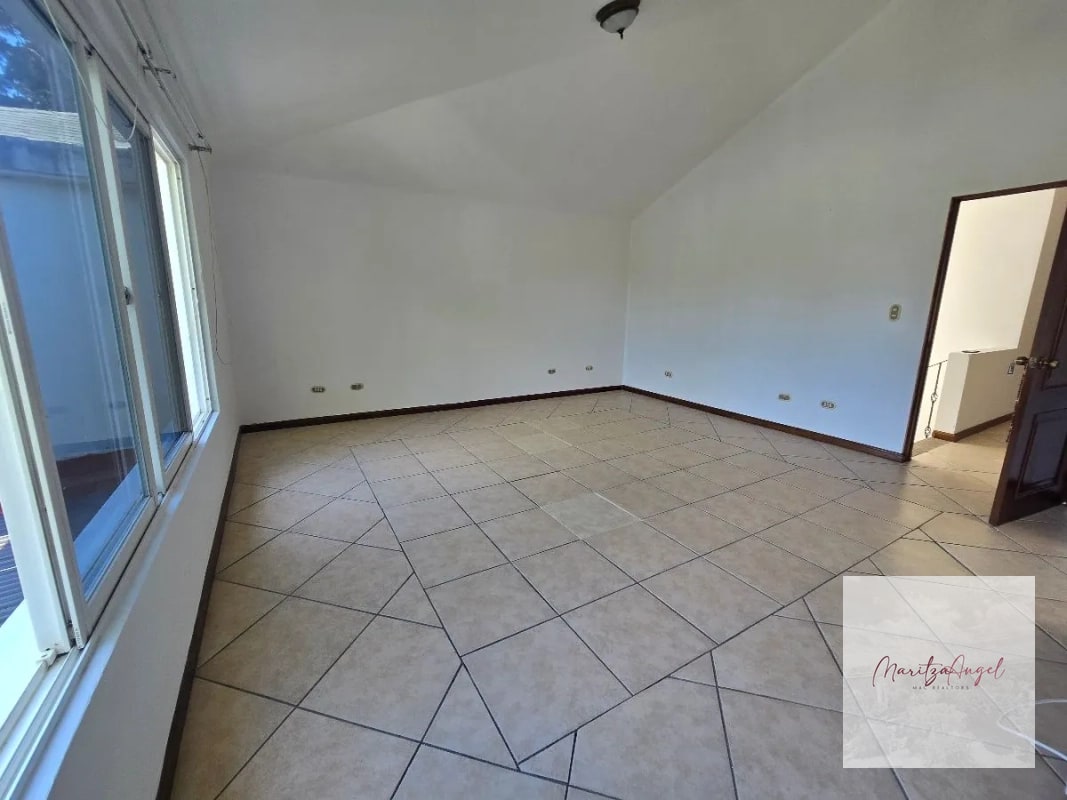 CASA EN VENTA RESIDENCIAL SAN ANTONIO.  CARRETERA A EL SALVADOR - 11