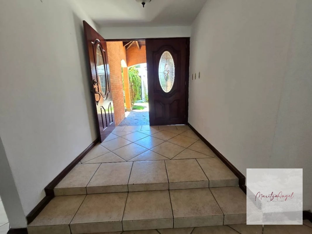 CASA EN VENTA RESIDENCIAL SAN ANTONIO. CARRETERA A EL SALVADOR - 8