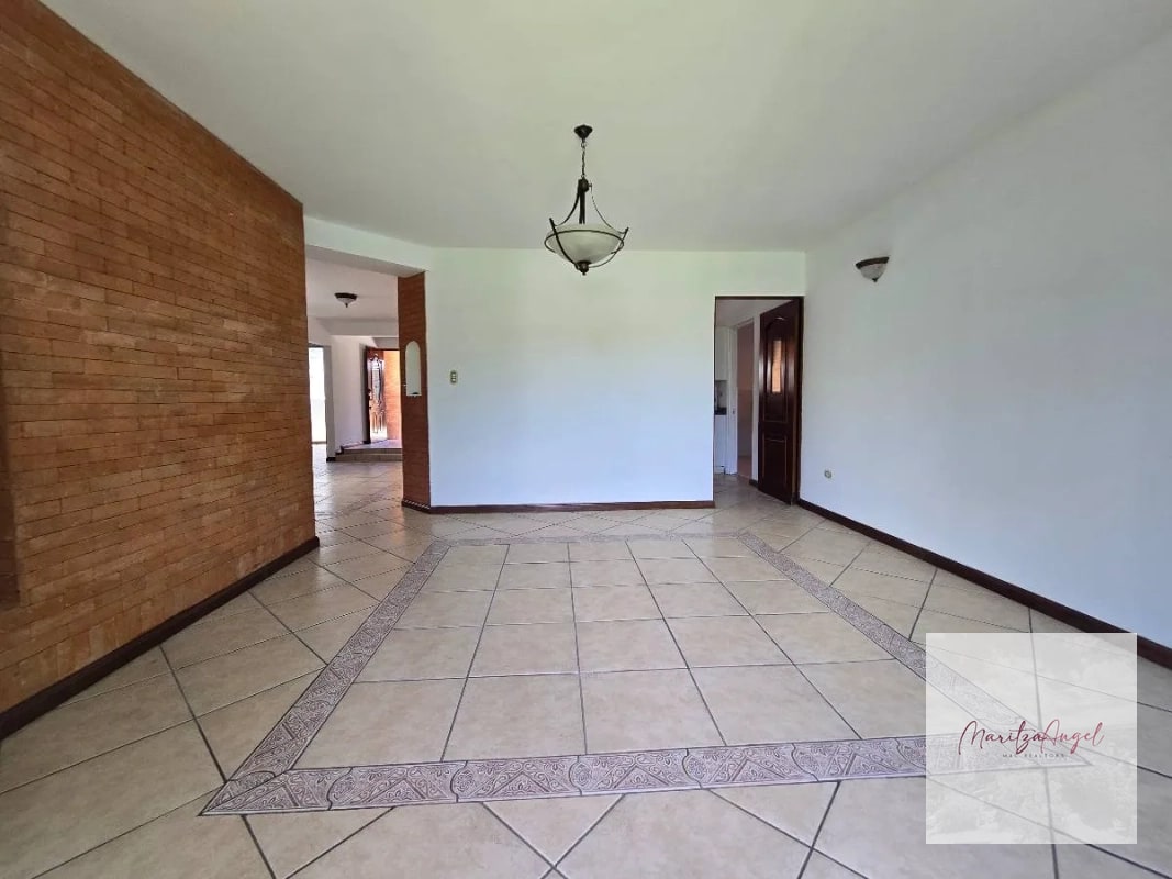 CASA EN VENTA RESIDENCIAL SAN ANTONIO.  CARRETERA A EL SALVADOR - 3