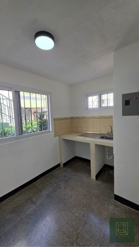 Apartamento con jardin en venta zona 21 - 8