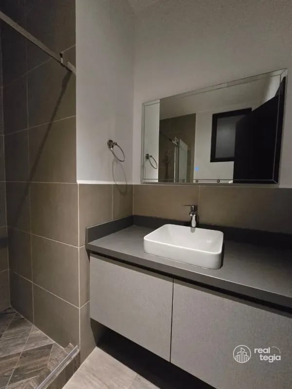 APARTAMENTO EN LIRIOS DE CAYALÁ ZONA 16 — Apartamento en Alquiler en Zona 16, Guatemala, Ciudad — foto 3 de 16