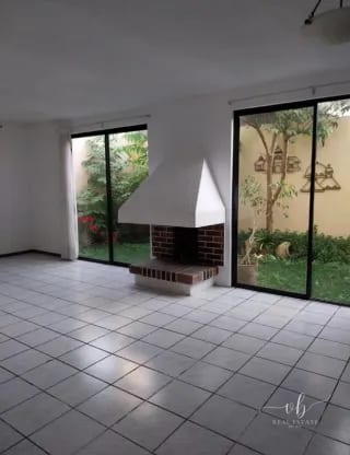 Casa en venta (para inversión) - Los Pinabetes CAES — Casa en Venta en Los Pinabetes, Carretera a El Salvador, Guatemala, Ciudad — miniatura 1 de 4