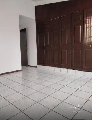 Casa en venta (para inversión) - Los Pinabetes CAES — Casa en Venta en Los Pinabetes, Carretera a El Salvador, Guatemala, Ciudad — miniatura 3 de 4
