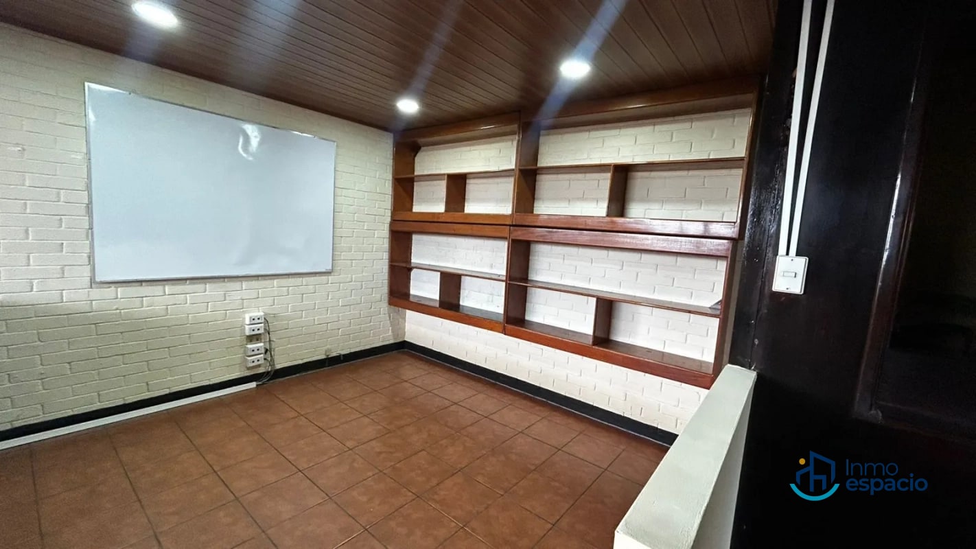 Oficinas en renta en Zona 7 – Utatlán 1 - 13