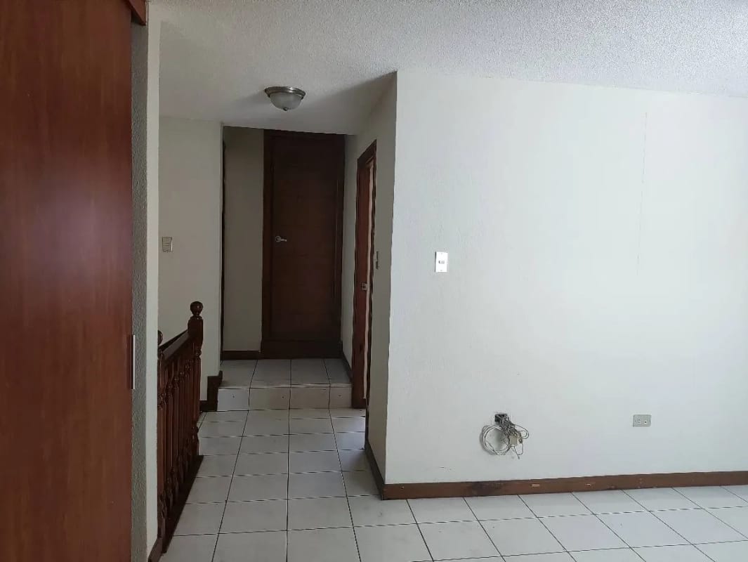 Se vende casa en San Remo, a la par de SanKris Mall, Ciudad San Cristóbal — Casa en Venta en Zona 8 Mixco, Guatemala, Ciudad — foto 2 de 17