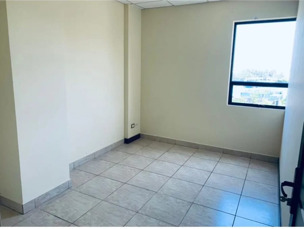 Oficina de 175 mts. en Zona 13 — Oficina en Alquiler en Zona 13, Guatemala, Ciudad — foto 5 de 11