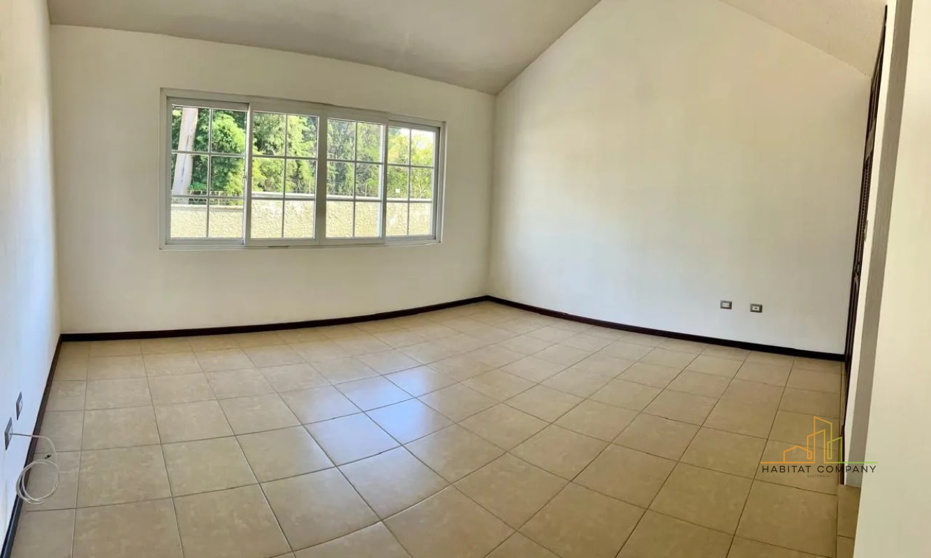 Ganga Casa en Venta en Villas de Santa Mónica Km 16.5 CAES Fraijanes – Amplia, con Jardín y Chimenea (Precio Rebajado) - 5