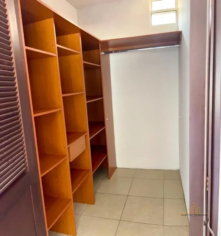 Ganga Casa en Venta en Villas de Santa Mónica Km 16.5 CAES Fraijanes – Amplia, con Jardín y Chimenea (Precio Rebajado) — Casa en Venta en km 16-20, Carretera a El Salvador, Guatemala, Ciudad — foto 2 de 8
