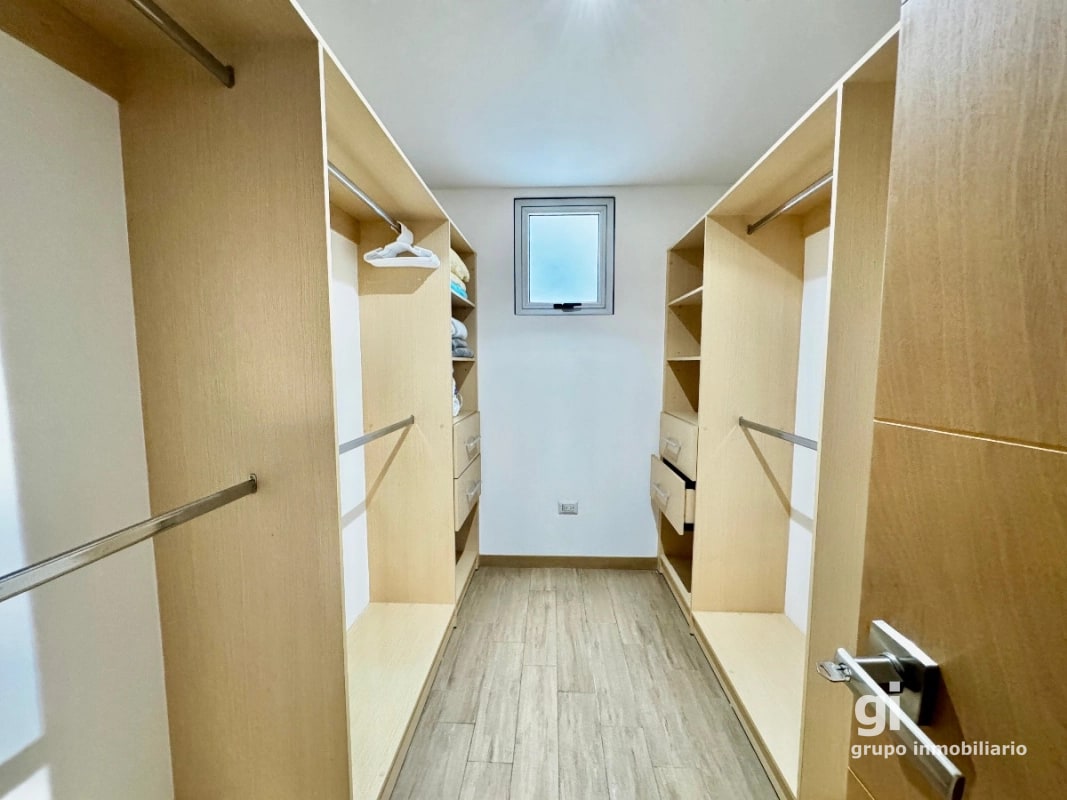 Apartamento de 3 dormitorios en venta zona 10 - 7