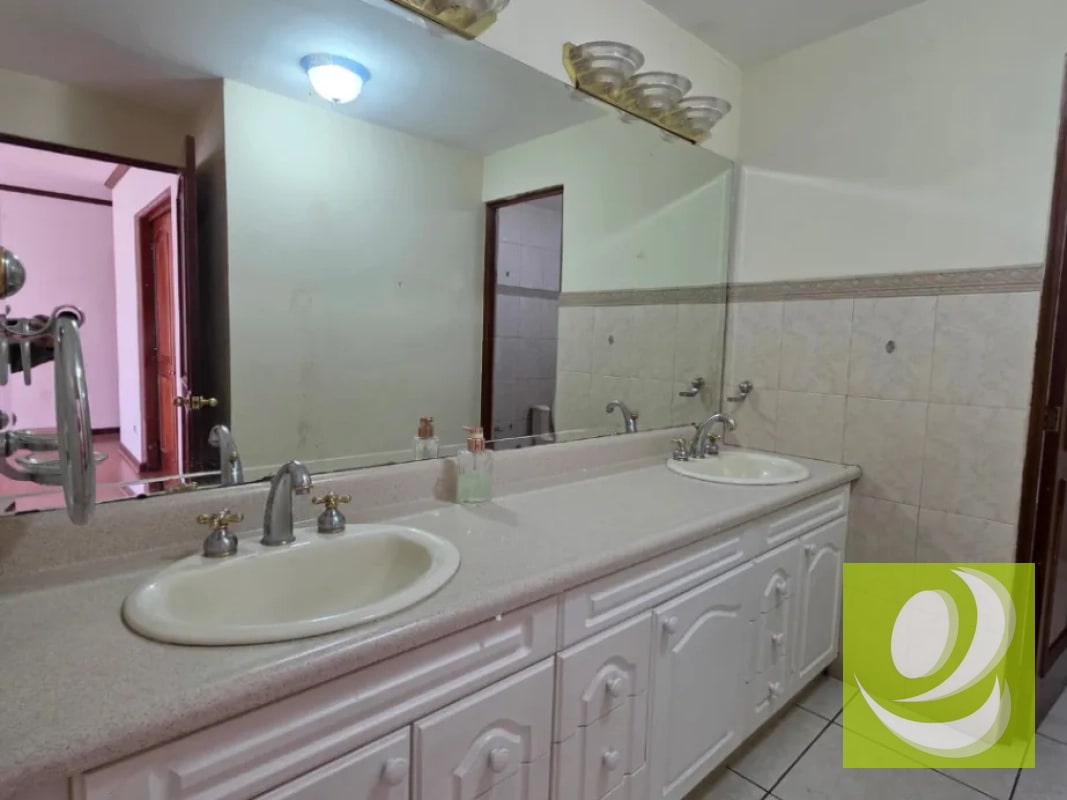 Apartamento en Venta en Castellar zona 10 cdad - 5