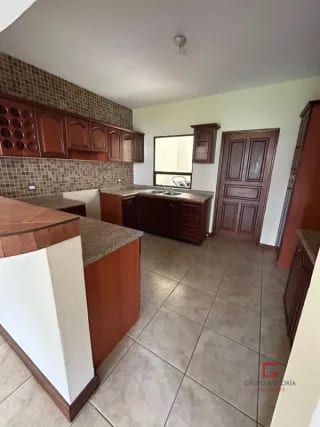 Casa en renta Los Diamante CAES km 16.5 — Casa en Alquiler en Los Diamantes, Carretera a El Salvador, Guatemala, Ciudad — miniatura 4 de 17