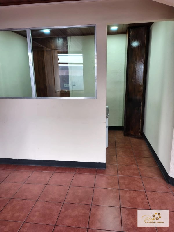 RENTA DE OFICINA, EN EDIFICIO REFORMA MONTUFAR ZONA 10. - 2