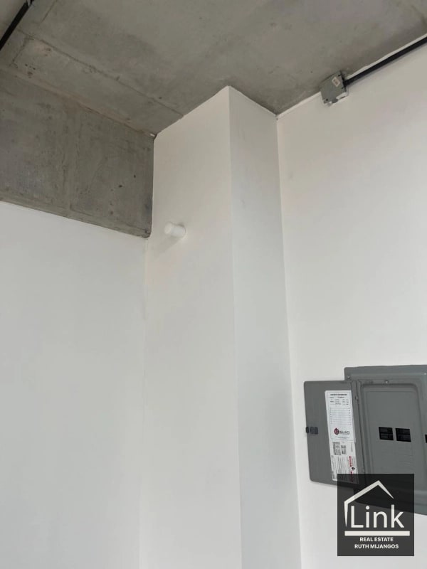 RENTA DE OFICINA ZONA 9 HUB - 5